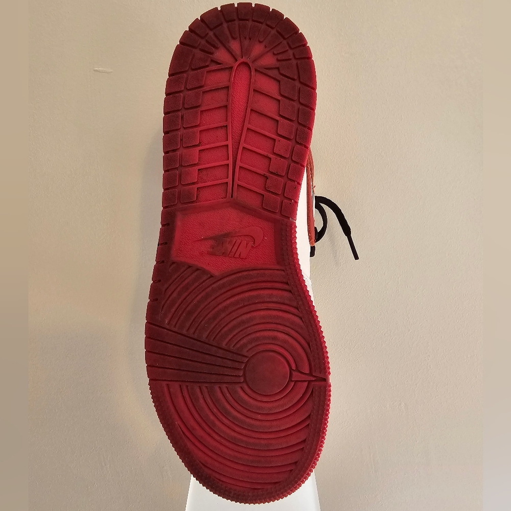 Jordan 1 Retro - Picture 4 of 5